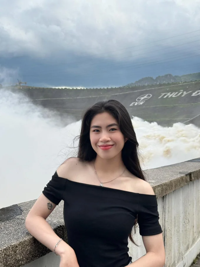 Hot girl' ĐT nữ Việt Nam khoe nhan sắc xinh đẹp tuổi 23, thu hút mọi ánh nhìn khi xuất hiện