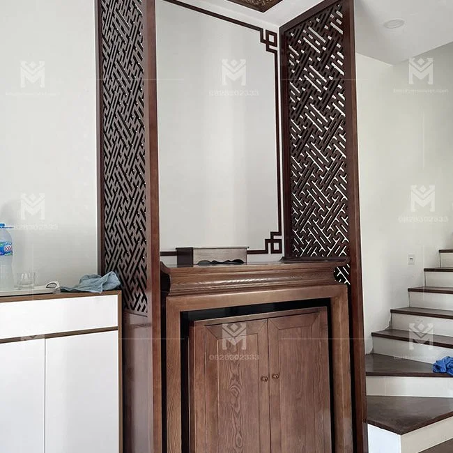 Bàn Thờ được Bố Trí Chuẩn Phong Thủy Với Hệ Thống Vách Ngăn Chắc Chắn