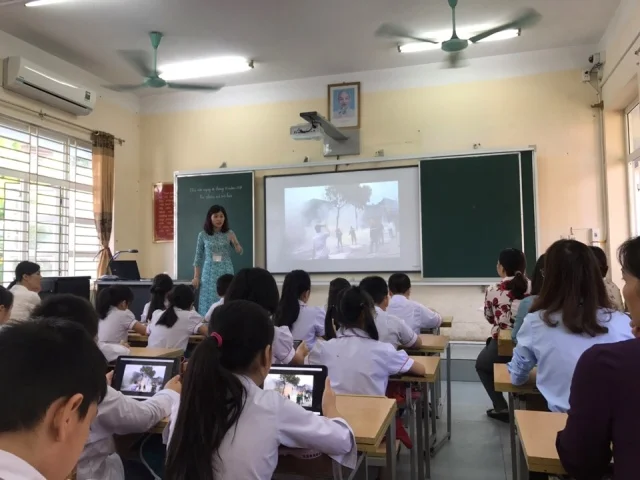 Hình ảnh dạy và học tại các phòng học thông minh